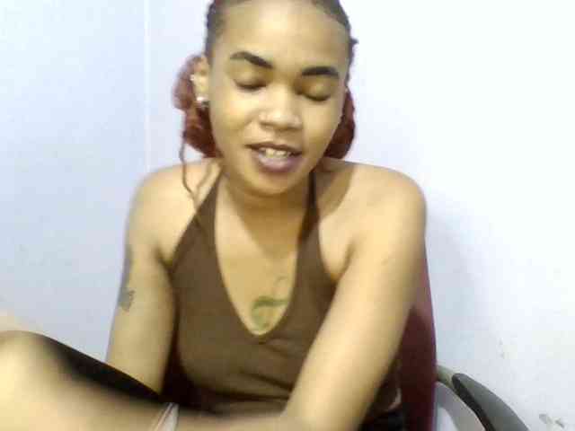 Prettie-brownskin webcam