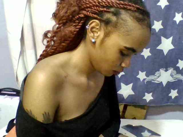 Prettie-brownskin webcam
