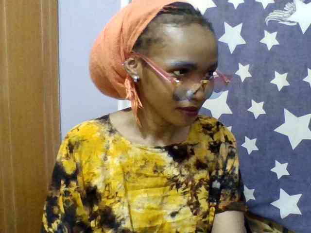 Prettie-brownskin webcam