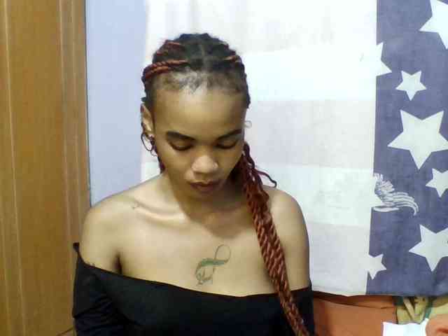 Prettie-brownskin webcam