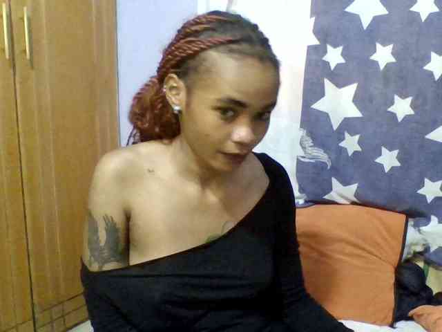 Prettie-brownskin webcam
