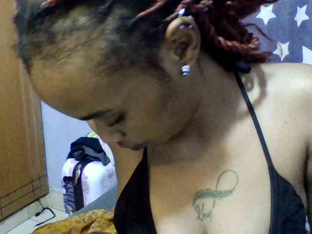 Prettie-brownskin webcam