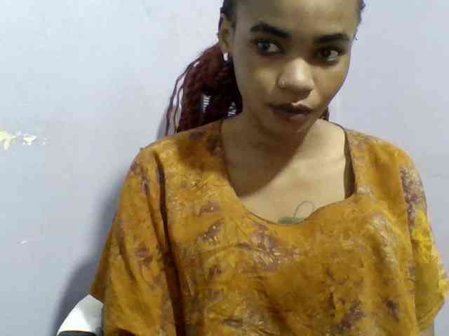 Prettie-brownskin webcam