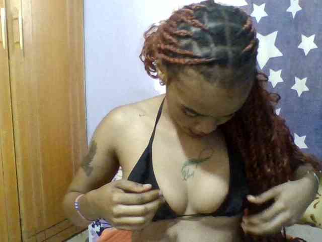 Prettie-brownskin webcam