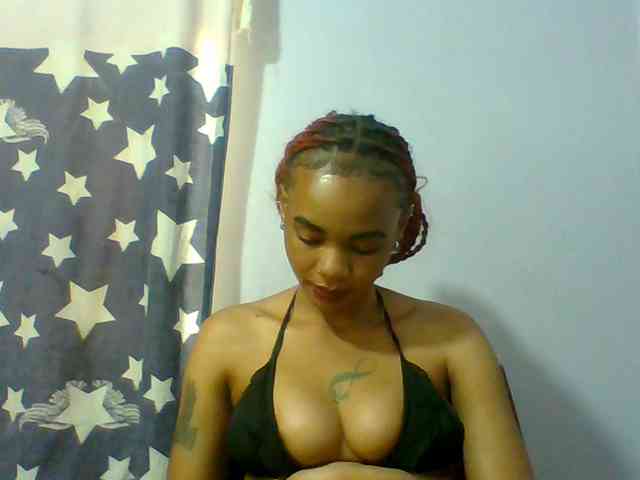 Modella: Prettie-brownskin