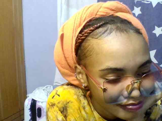Prettie-brownskin webcam