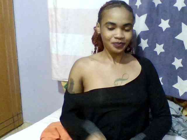 Prettie-brownskin webcam