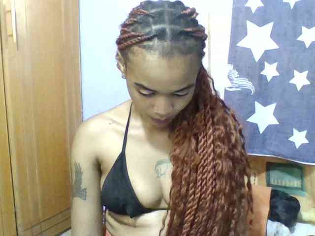 Prettie-brownskin webcam