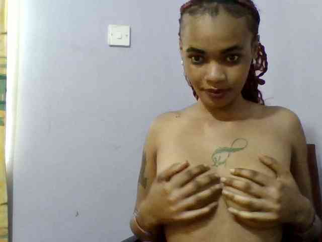 Prettie-brownskin webcam