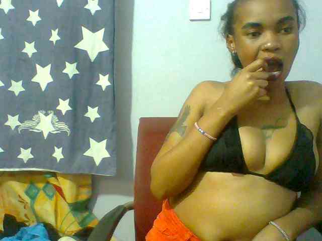 Prettie-brownskin webcam