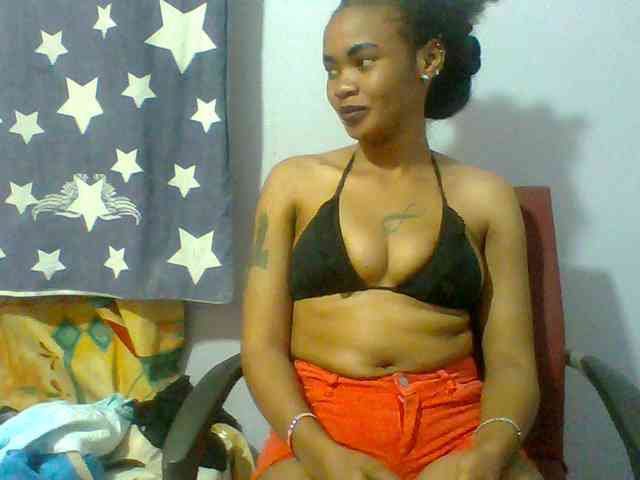 Prettie-brownskin webcam