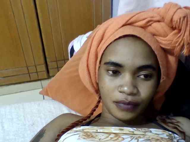 Prettie-brownskin webcam