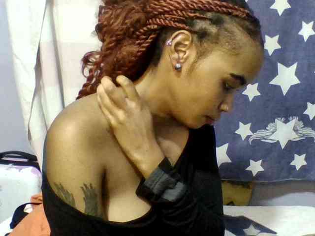 Prettie-brownskin webcam