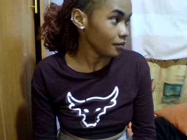 Prettie-brownski... Live Webcam on BongaCams