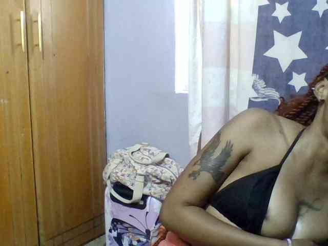 Prettie-brownskin webcam