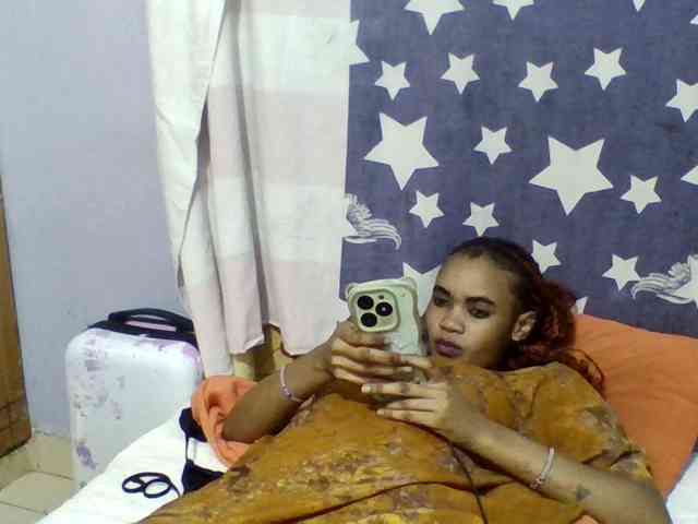 Prettie-brownskin webcam
