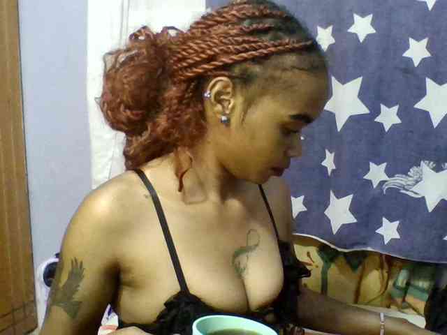 Prettie-brownskin webcam