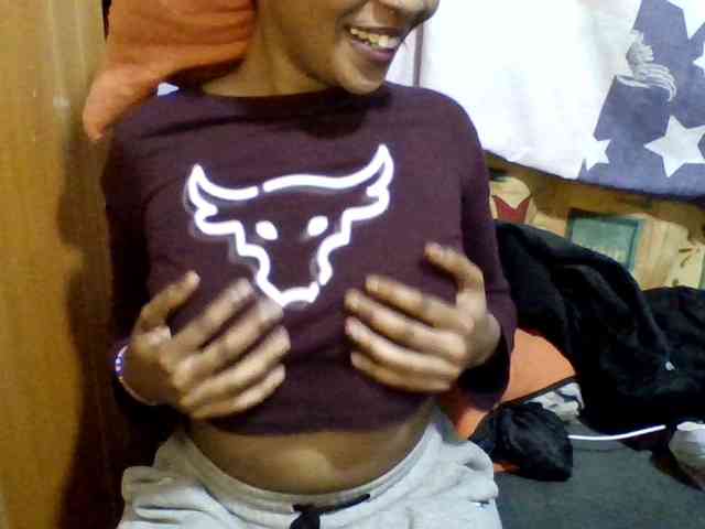 Prettie-brownskin webcam
