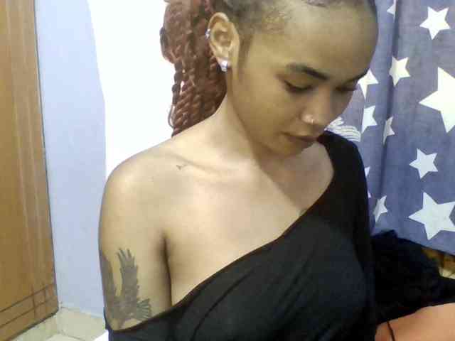 Prettie-brownskin webcam