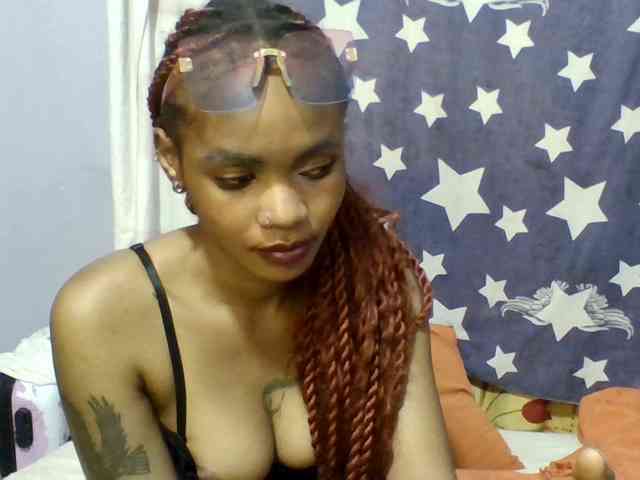Prettie-brownskin webcam