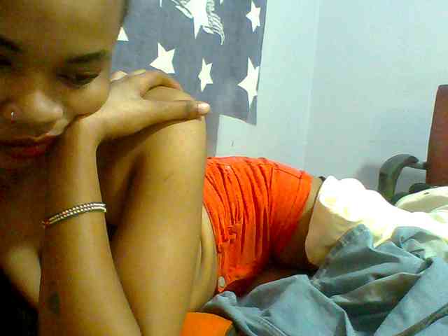 Prettie-brownskin webcam