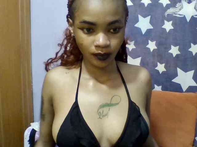 Prettie-brownskin webcam