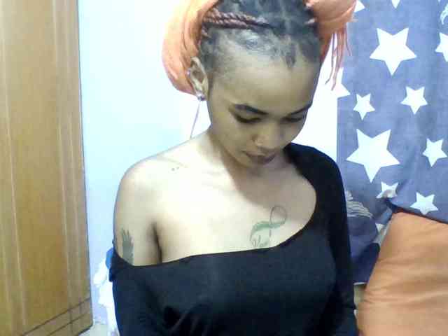 Prettie-brownskin webcam