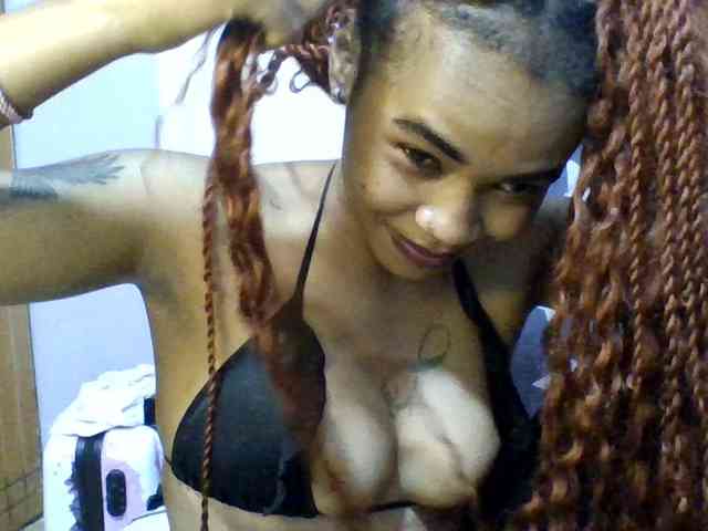 Prettie-brownskin webcam