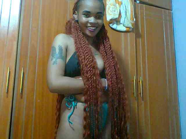 Prettie-brownskin webcam