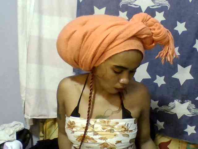 Prettie-brownskin webcam