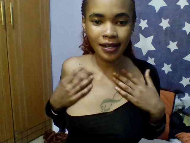 Prettie-brownskin webcam