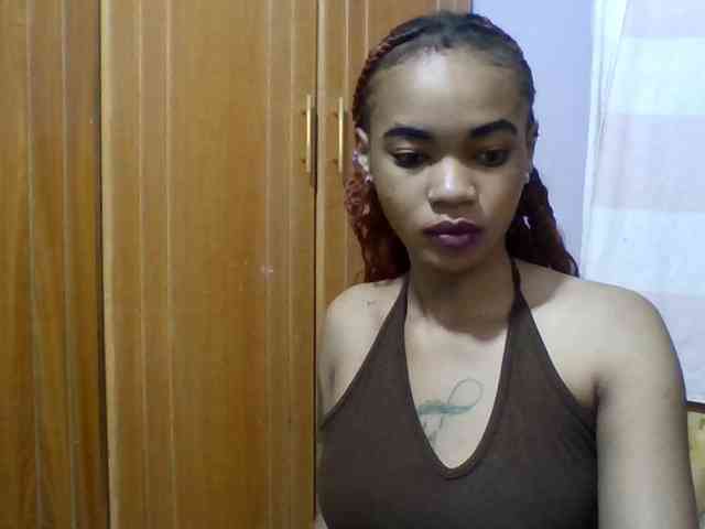 Prettie-brownskin webcam