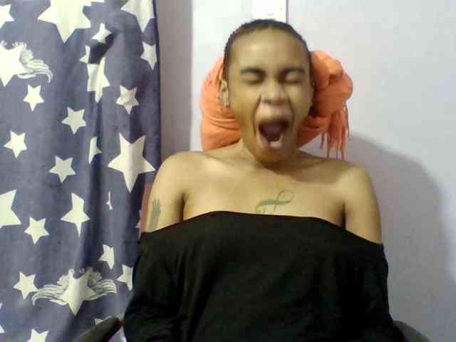 Prettie-brownskin webcam