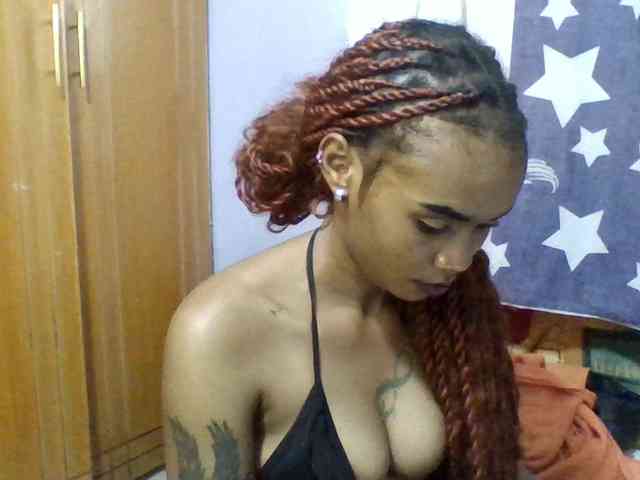 Prettie-brownskin webcam