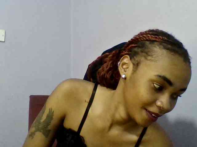 Prettie-brownskin webcam