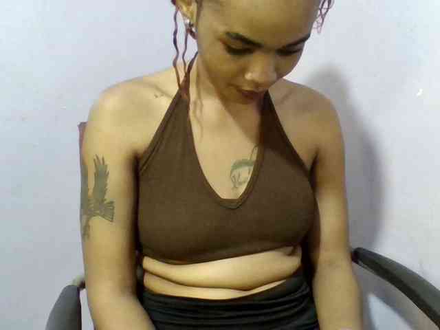 Prettie-brownskin webcam