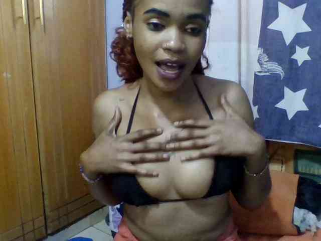 Prettie-brownskin webcam