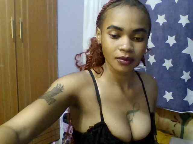 Prettie-brownskin webcam