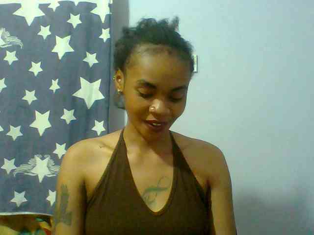 Prettie-brownskin webcam