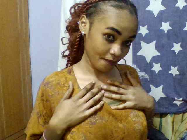 Prettie-brownskin webcam
