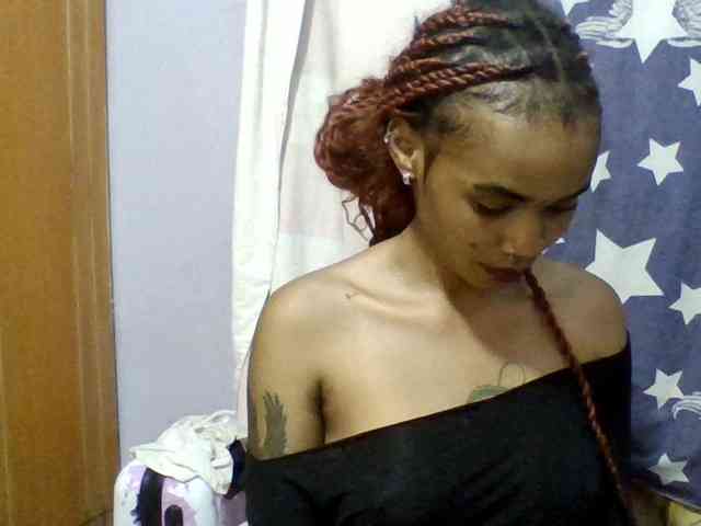 Prettie-brownskin webcam