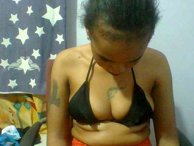 Modella: Prettie-brownskin