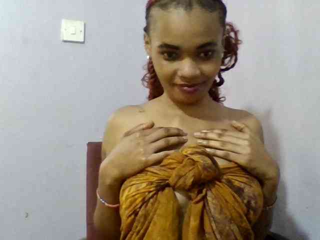 Prettie-brownskin webcam