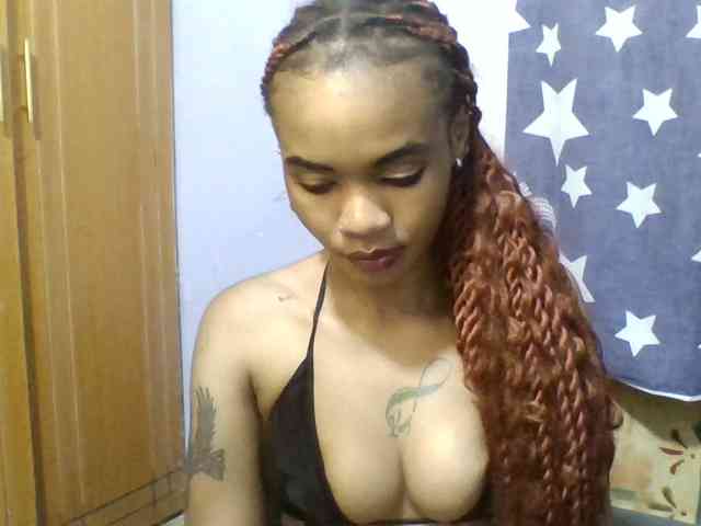 Prettie-brownskin webcam