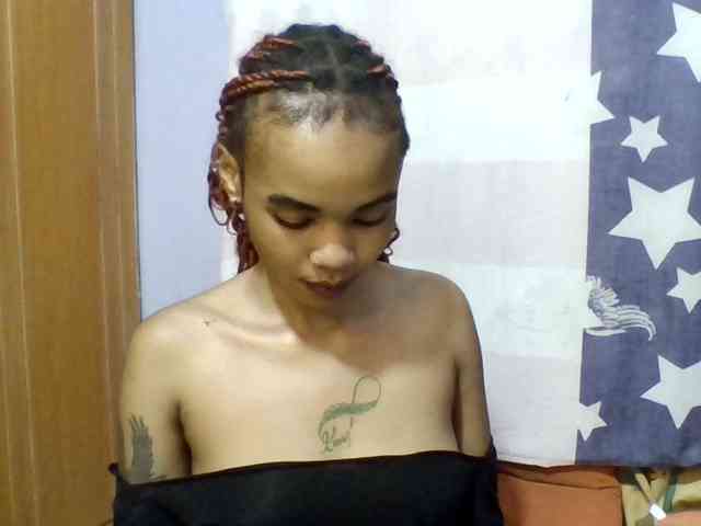 Prettie-brownskin webcam