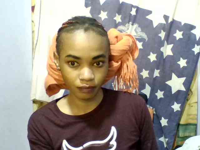 Prettie-brownskin webcam