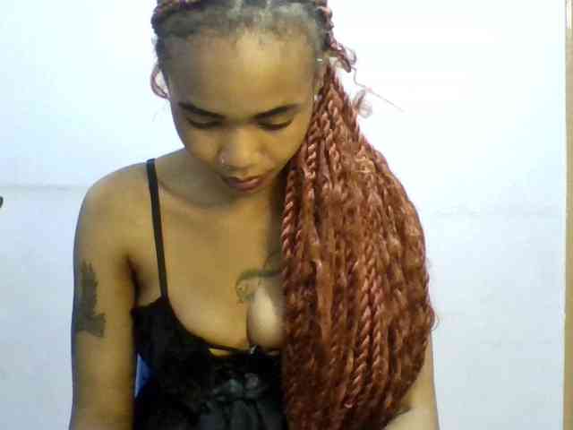 Prettie-brownskin webcam