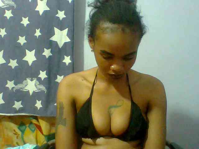 Prettie-brownskin webcam