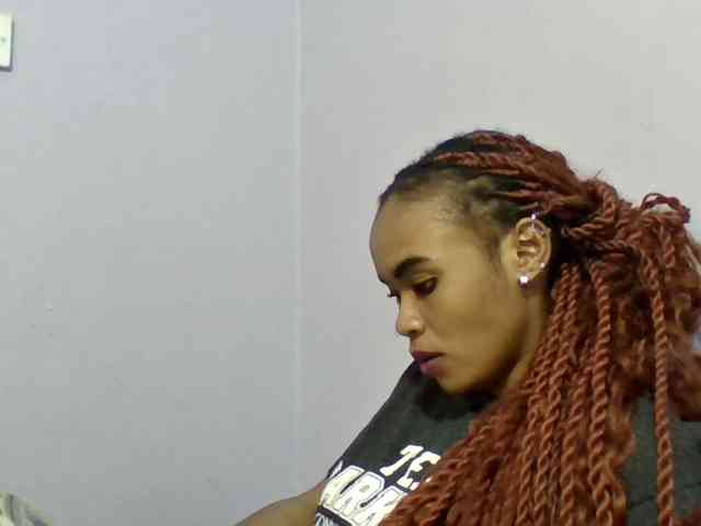 Prettie-brownskin webcam