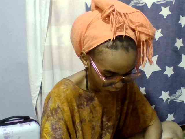 Prettie-brownskin webcam